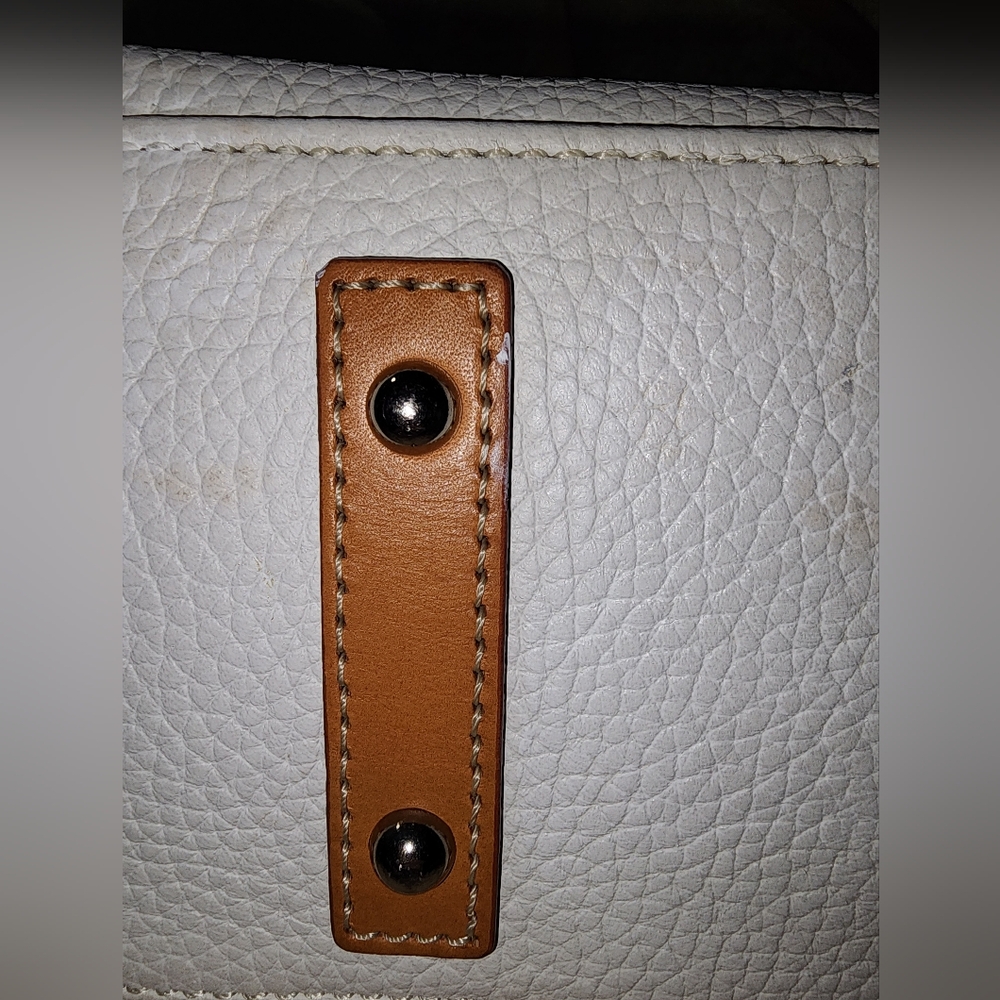Elegant White and Tan Leather Dooney Bourke Gorgous Tote Bag - Picture 8 of 16